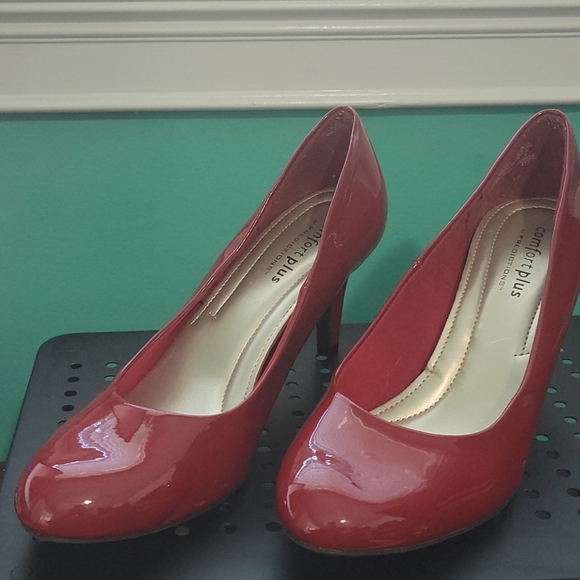 Red patten leather heels